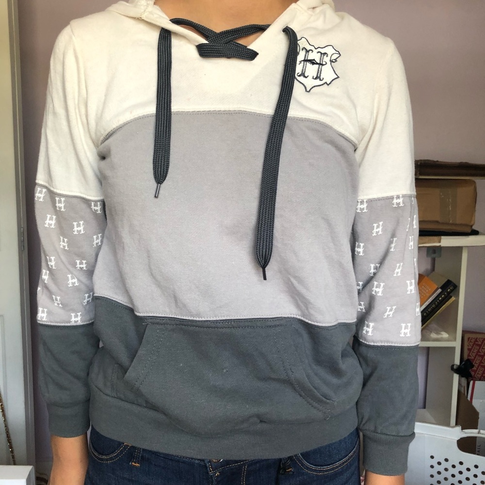 Hogwarts white and gray jacket